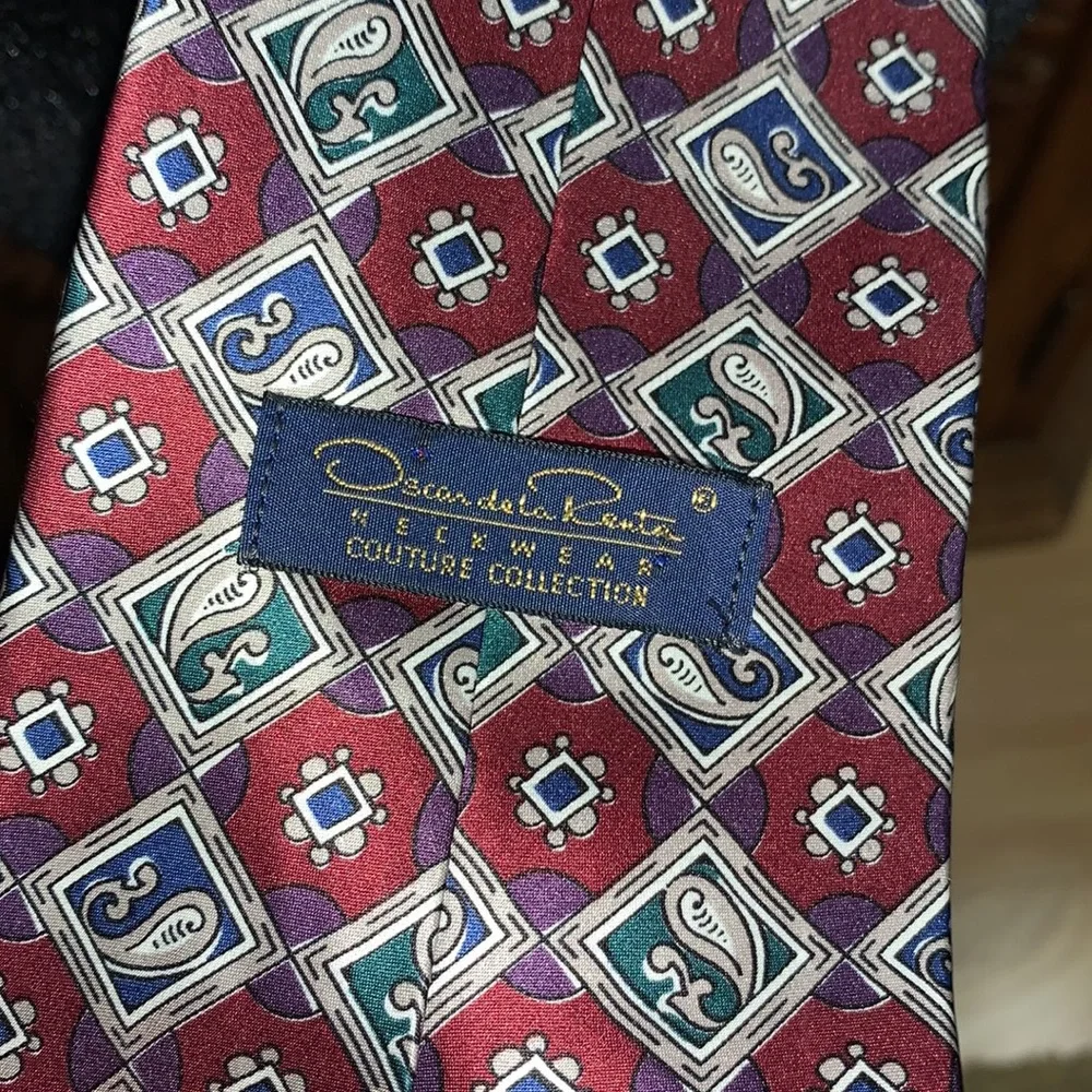 EUC Oscar de La Renta silk tie
